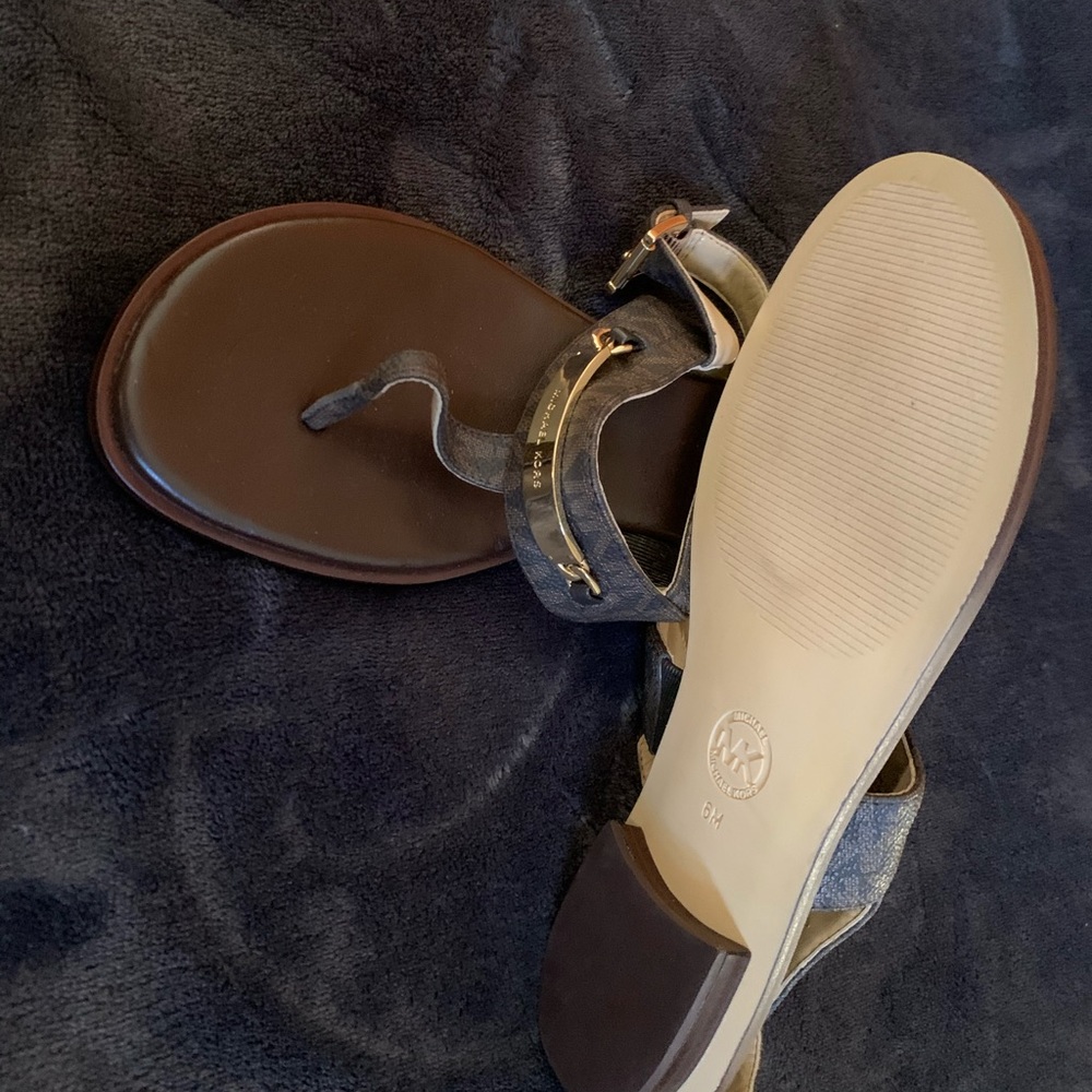 NEW Michael Kors sandals with matching belt - Picture 2 of 6